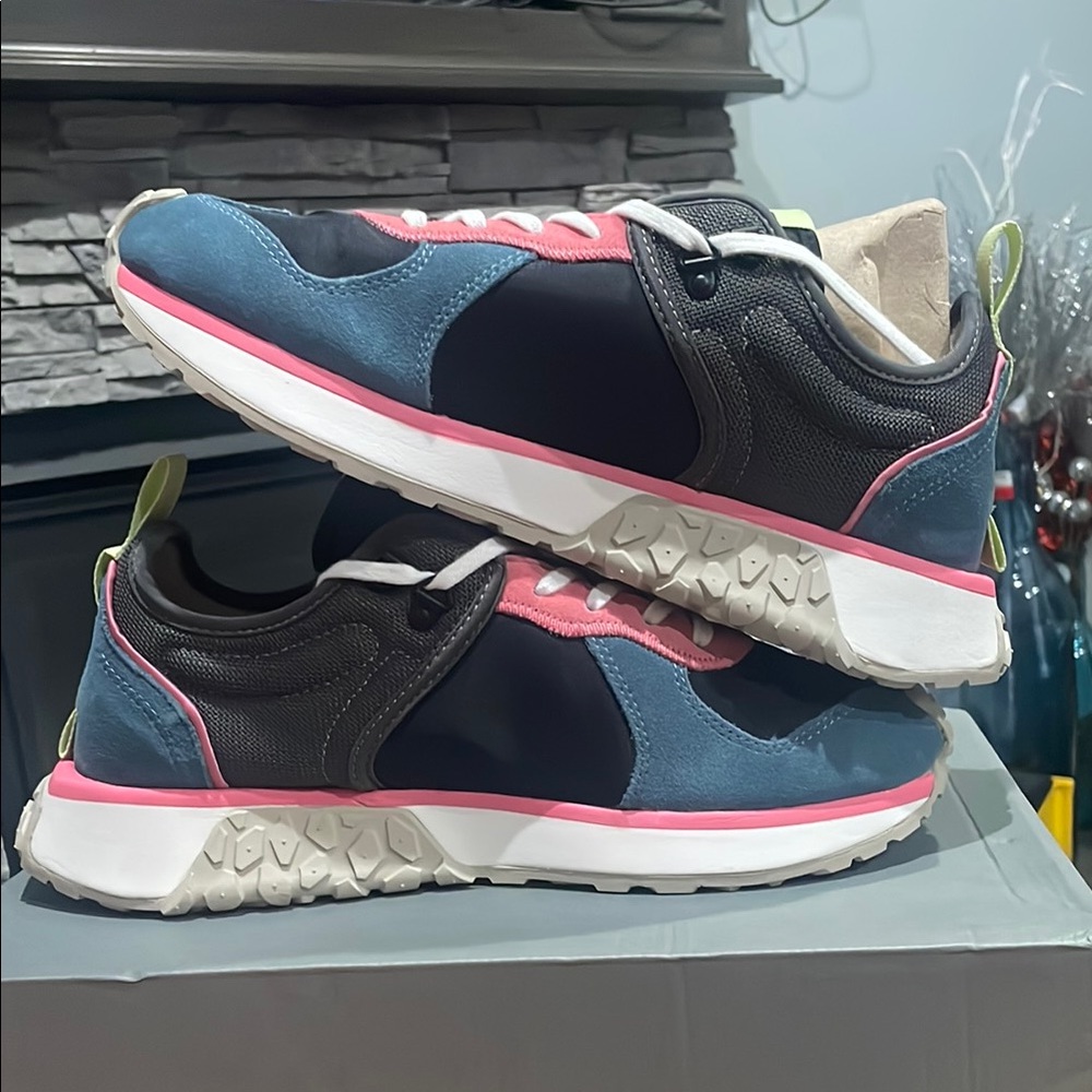 Palladium Troop Runner Black/Goblin Blue color. Men’s size 10 /Women’s size 11.5